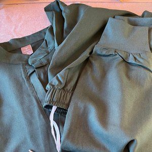 Brand New Deep Green Womens Scrubs XL - new jogger style pants and matching top